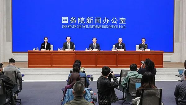 国务院政策例行吹风会进一步加大出口退税支持力度助企纾困稳外贸