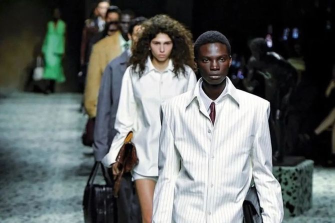 新知达人, 英赫日报 | BV将于北京举办2023冬季时装秀；LVMH Prize公布今年决赛9位选手；Levi's尝试启用人工智能模特