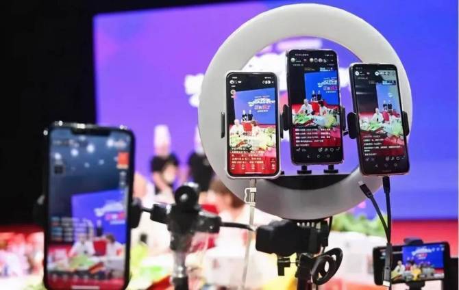 新知达人, 2021消费新Style：起飞的VR、内卷的奶茶、兴起的视频团购……
