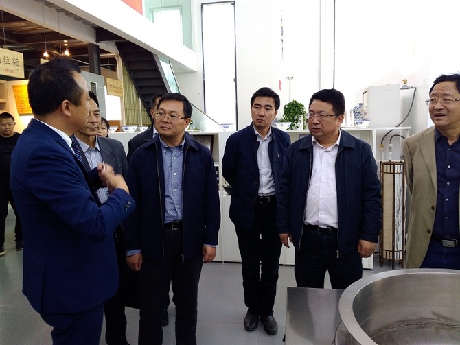 转型增效,扩面发展,海东市人民政府副市长张栋一行12人在甘肃省商务厅