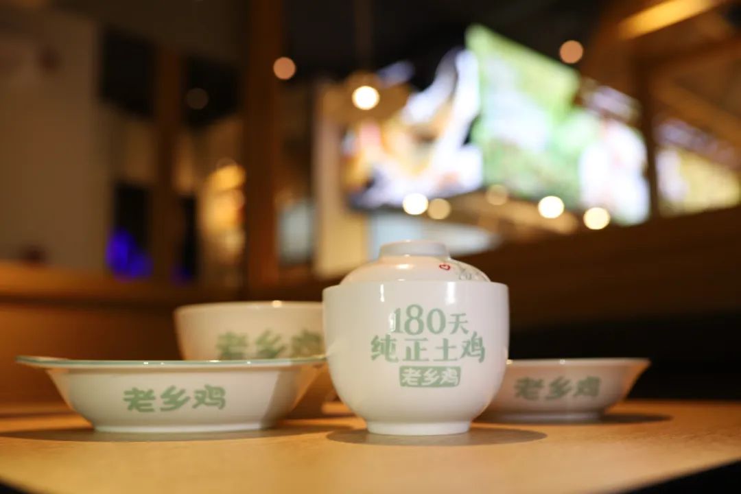 新知图谱, 从手撕联名信到200块发布会:我们又采访了董事长束从轩