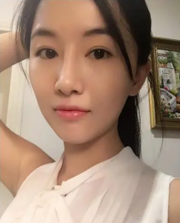 5年前榨干程序员老公1300万资产逼其跳楼自杀的假豪门千金的翟欣欣