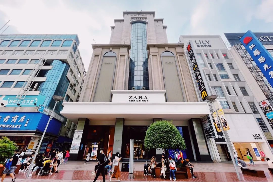 言归正传,这排建筑并不是全都会面临大改,其中zara,lily,me&city等几