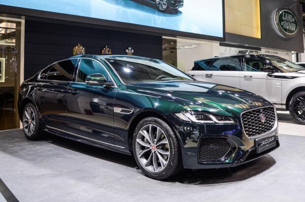 新知达人, 轴距2841mm 全新路虎揽胜极光L首发版亮相 预售价43万