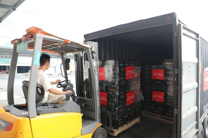 新知达人, “心系泸定,同心抗灾” 三生(中国)向四川泸定捐赠抗灾物资
