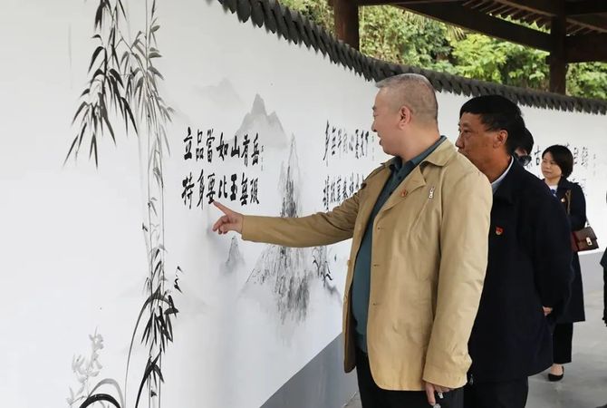 新知达人, 绿之韵集团党委开展重阳节慰问老党员活动