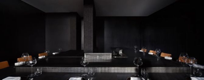 新知达人, 南京龍·铁板烧餐厅，打造暗黑系氛围