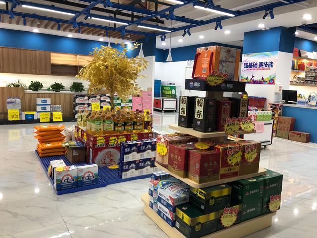 新知图谱, 门店比全家还多,这家便利店开卖现磨咖啡却难以成功