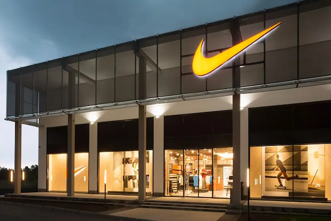 中国服装圈, 耐克宣布暂停与欧文合作,停发kyrie 8