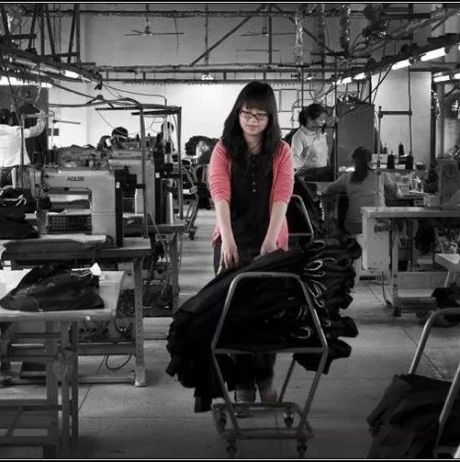 服装工人减少近300万 就连服装机器人产量也缩水