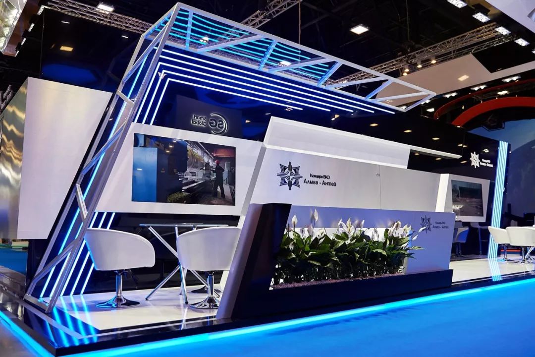 早安灵感|8套"科技感"展台空间创意设计_vr设计云课堂-商业新知