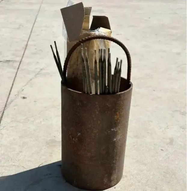 自制焊条携带桶优化工艺巧发明一举多得更高效06铝模机电预留预埋技术