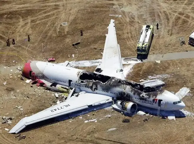 东航321坠机图片