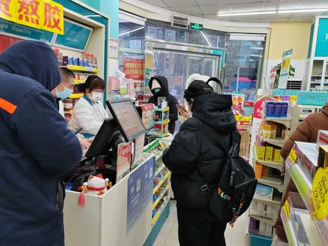 新知达人, 买不到药的背后,超负荷运转的药店人