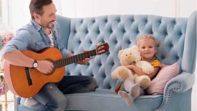 家里孩子很喜欢唱歌，是时候上声乐课了吗?