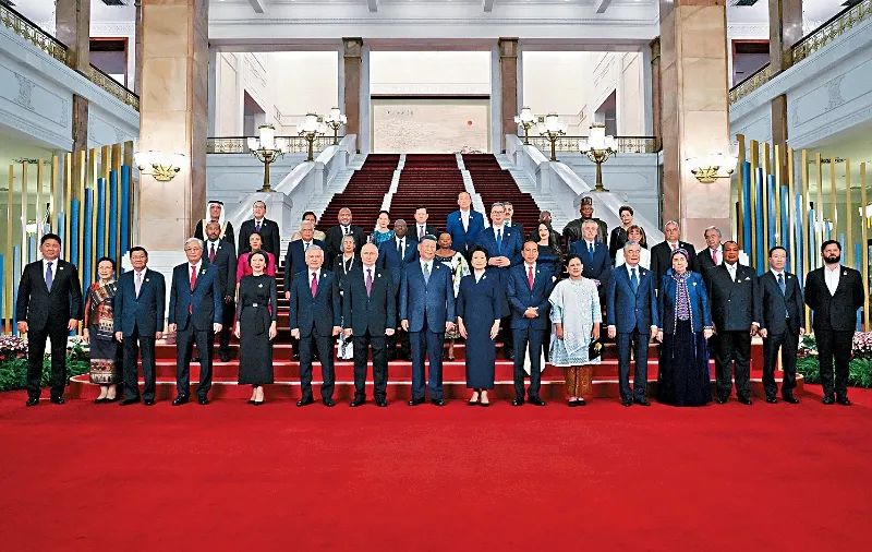 40多个国家、30多个国际组织代表参加！也就是说，全世界3/4的国家都来了！不知道看到这一幕，正在给