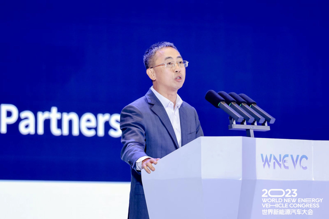 脑极体, 全面高压化与全面超快充，破解新能源汽车的时代难题