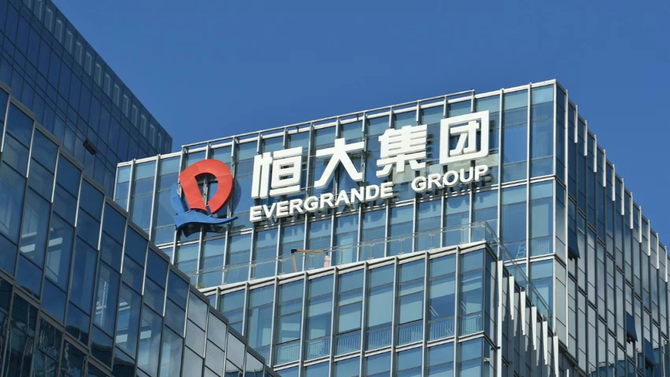 十二不惑, 儿子告爸爸，恒大物业把恒大集团告了，究竟是怎么回事？